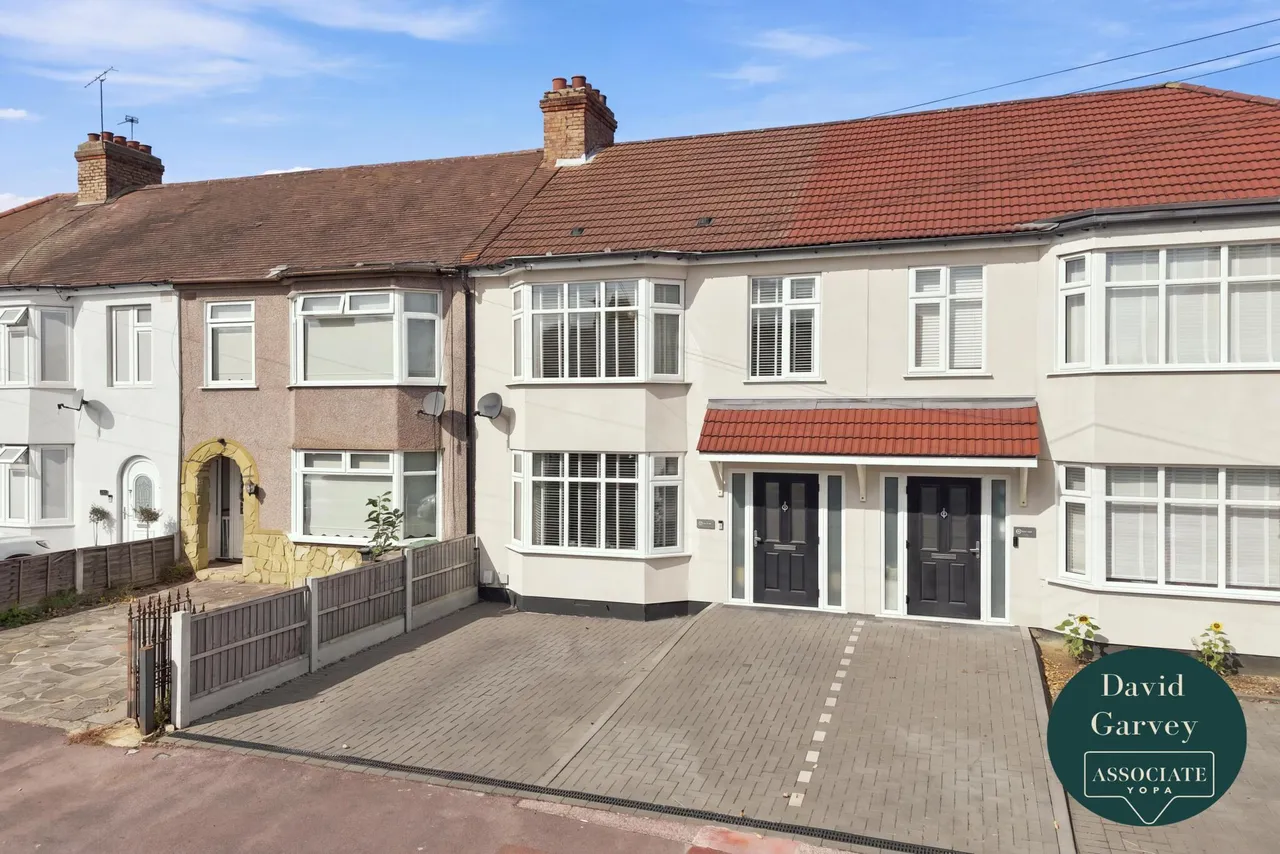 3 bed house for sale, Rose Glen, Romford, RM7