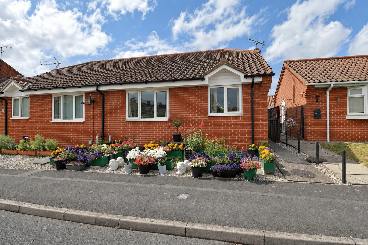 2 bed house for sale, Church View, Barton-Upon-Humber, DN18