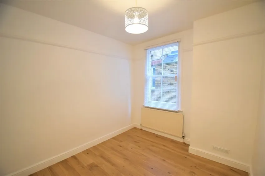 Southfield Road, London, photo 8