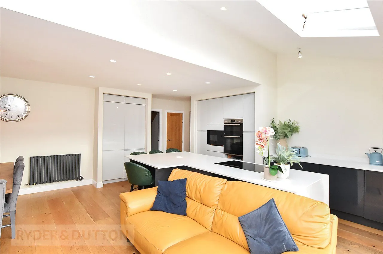 Cranbourne Road, Bamford, OL11, photo 12