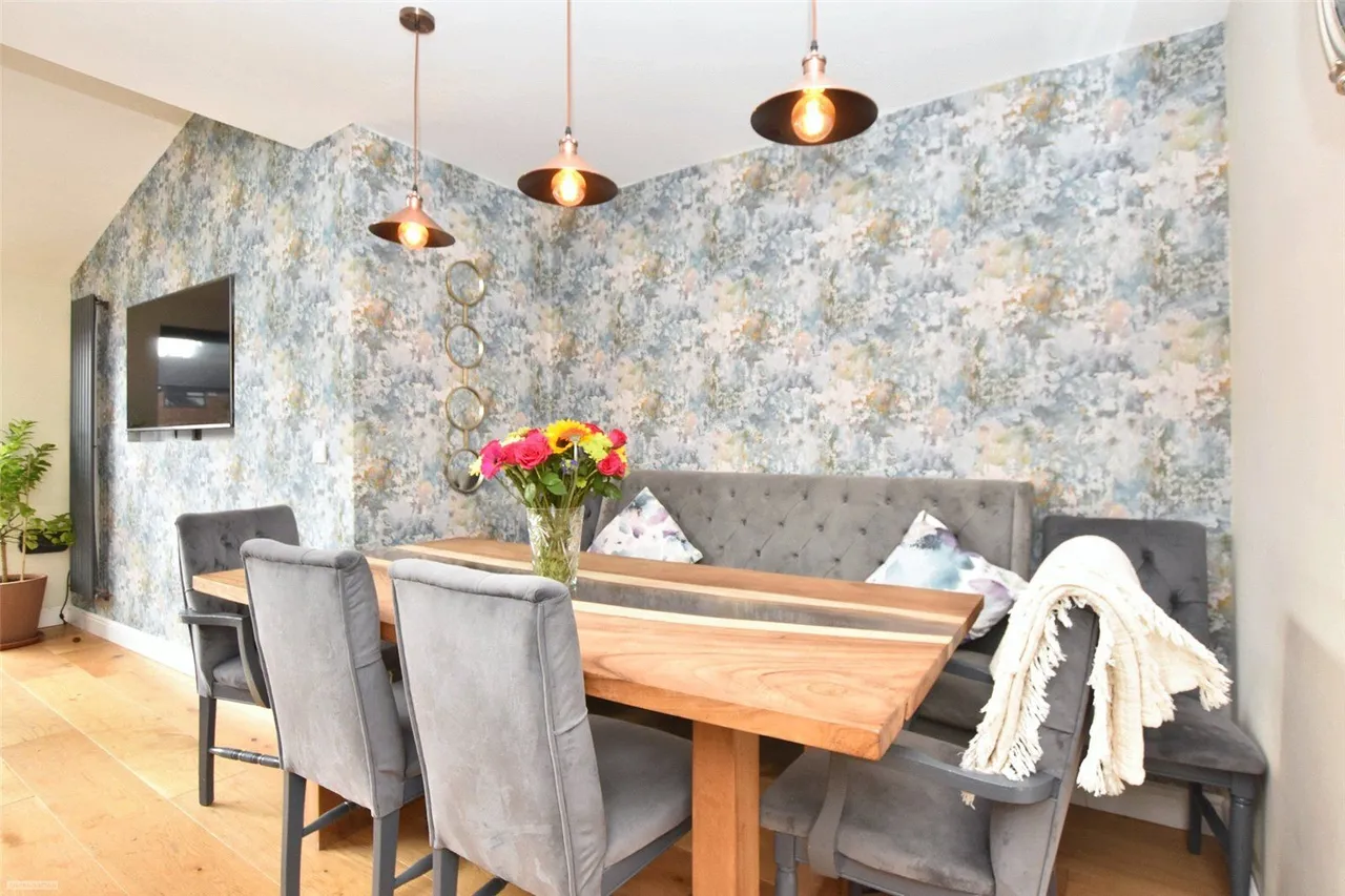 Cranbourne Road, Bamford, OL11, photo 3