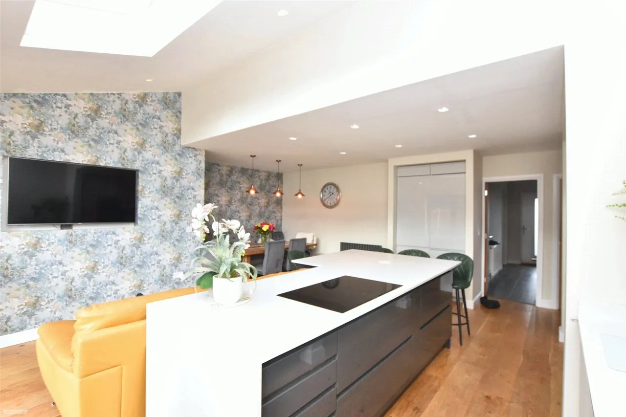 Cranbourne Road, Bamford, OL11, photo 13