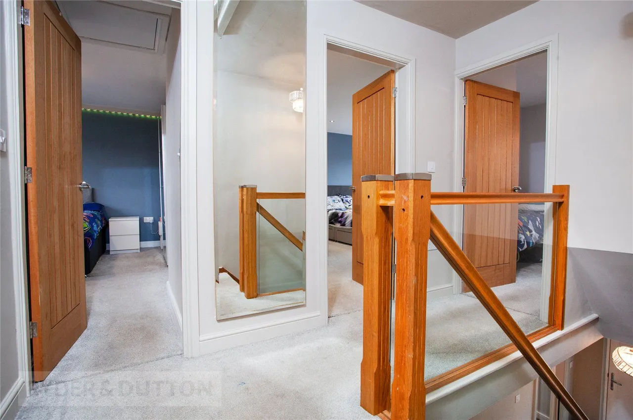 Cranbourne Road, Bamford, OL11, photo 17