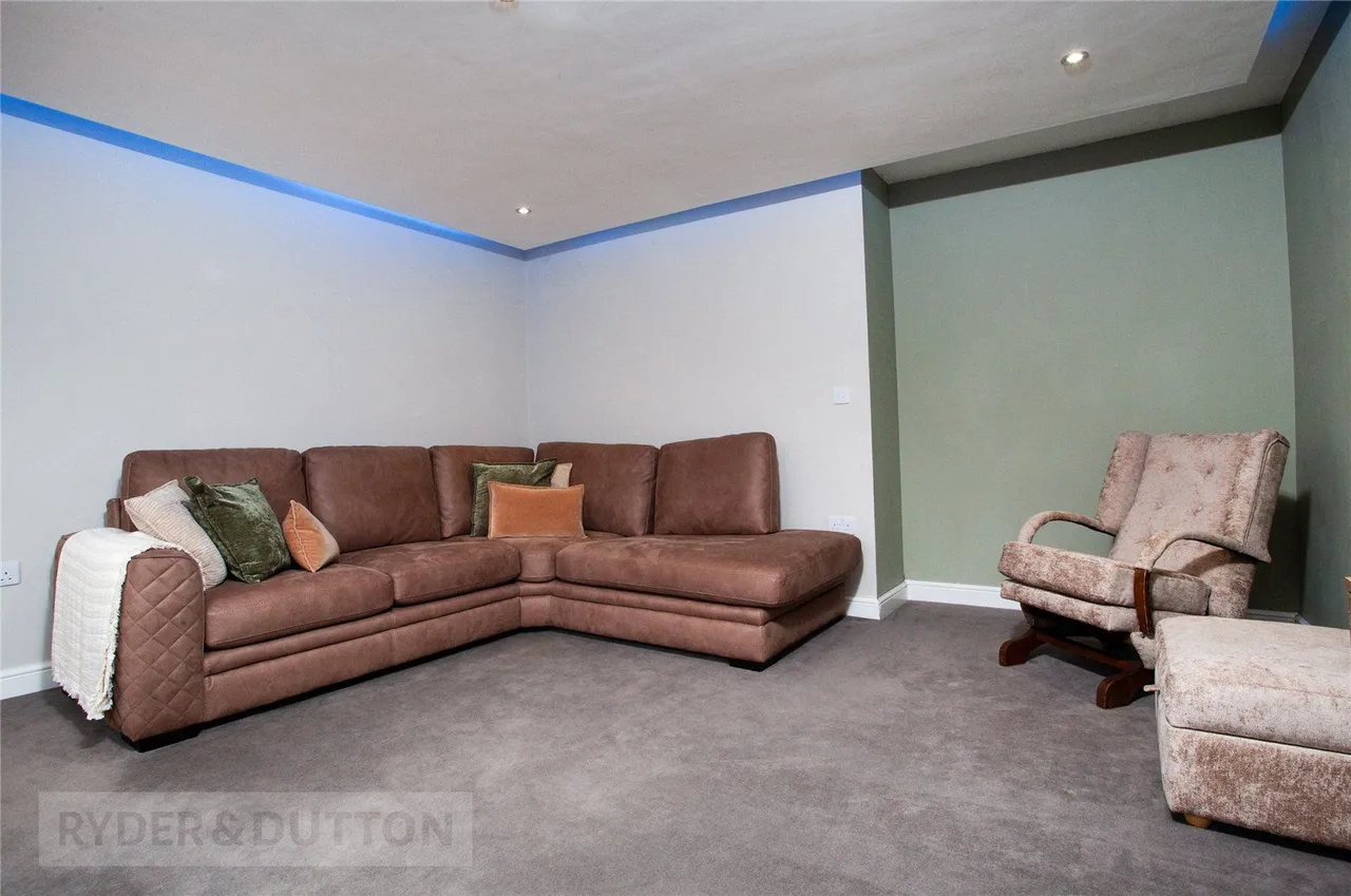 Cranbourne Road, Bamford, OL11, photo 4