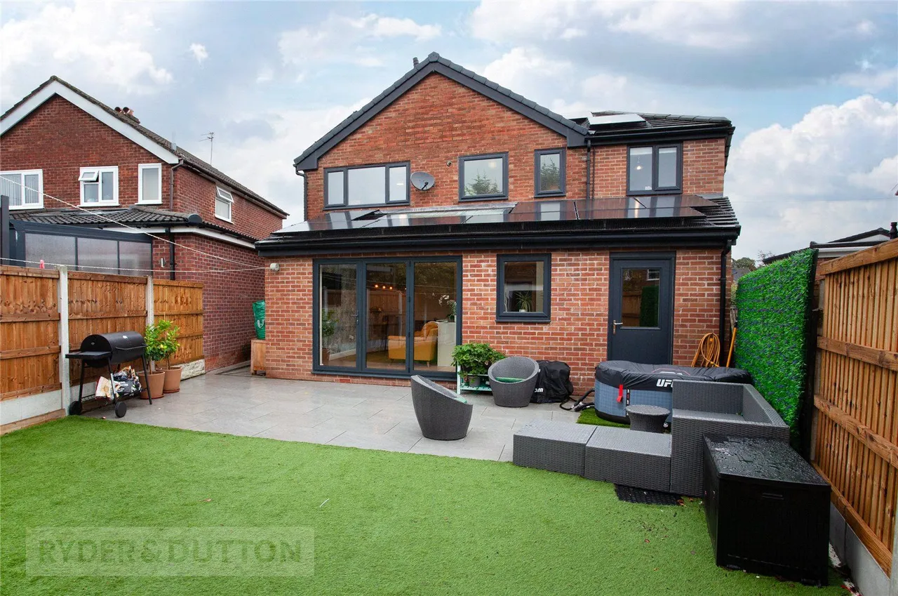 Cranbourne Road, Bamford, OL11, photo 9