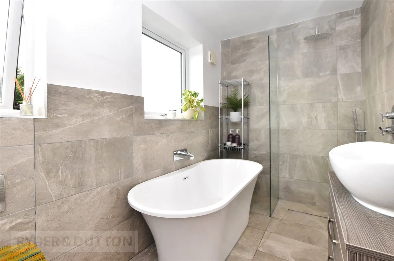 Cranbourne Road, Bamford, OL11, photo 6