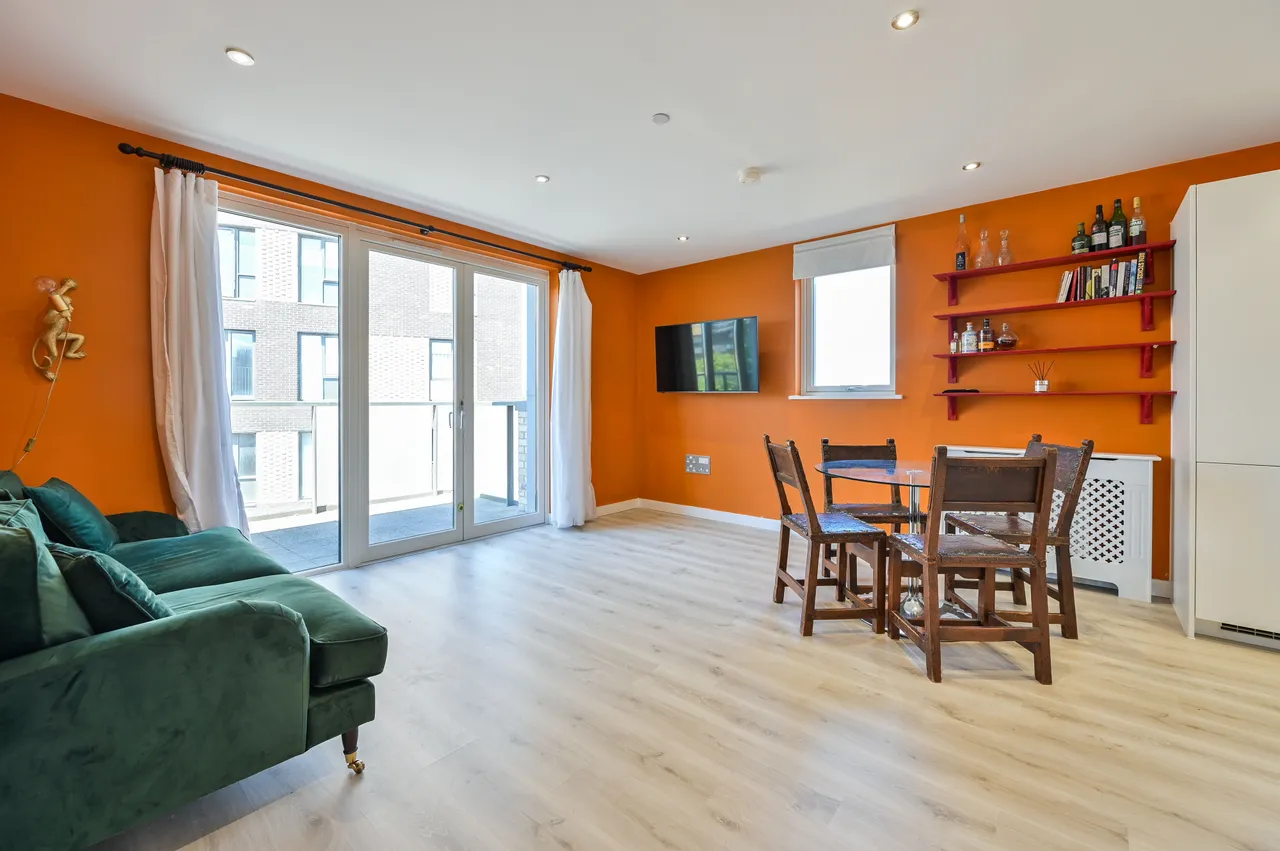 1 bed flat for sale — Flat 130, Leonard Court, LONDON
