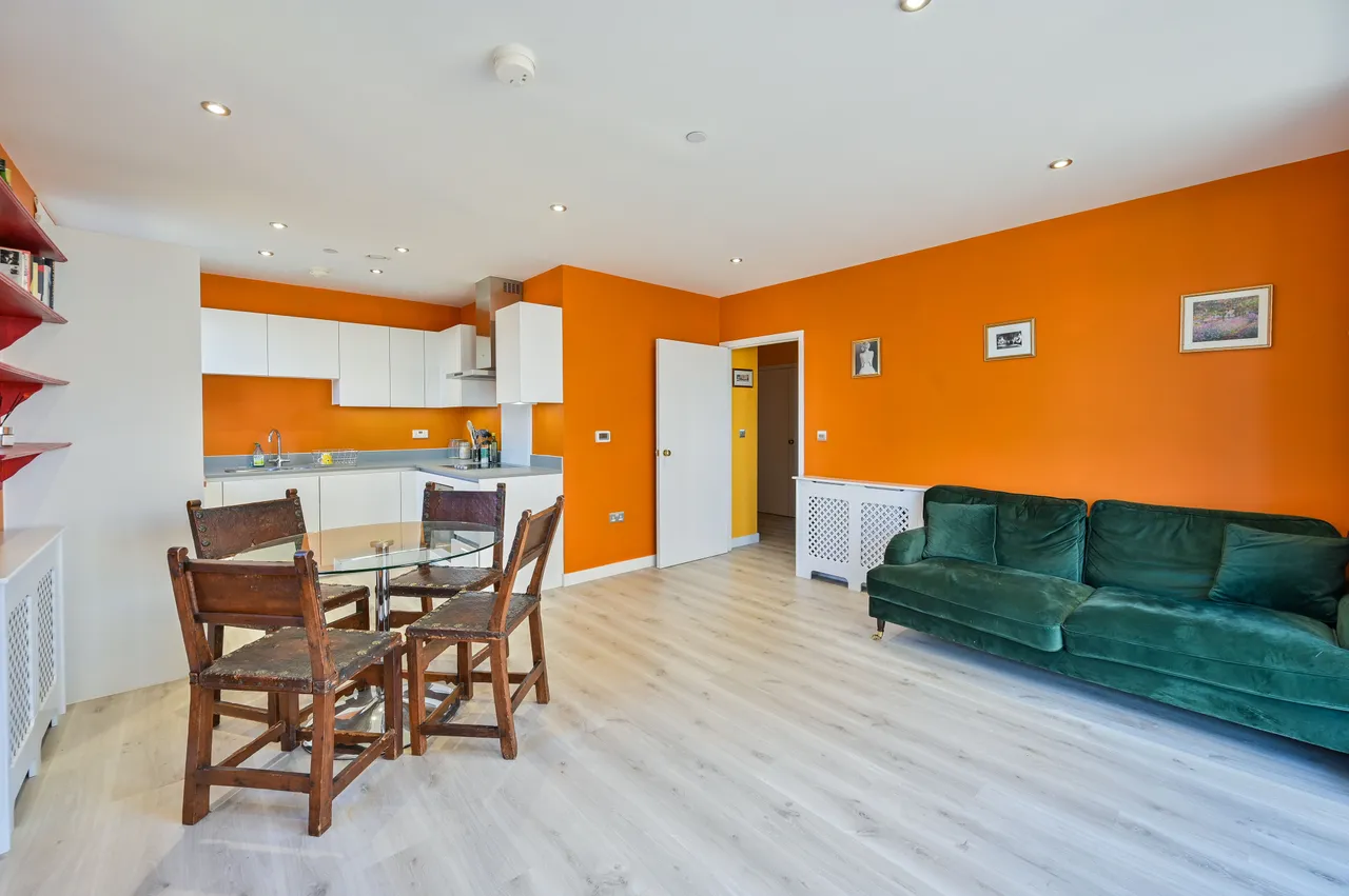 Flat 130, Leonard Court, LONDON, photo 6