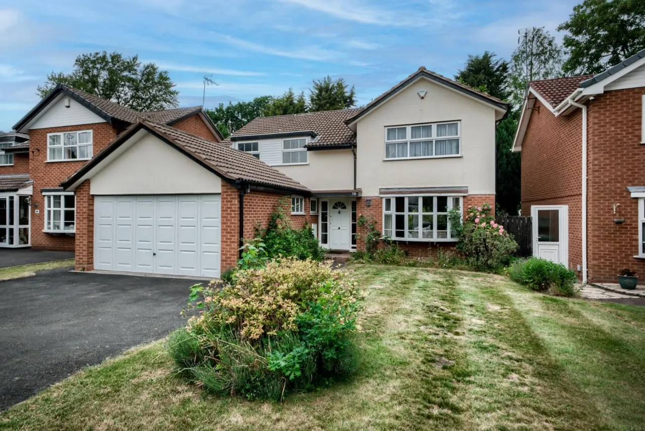 4 bed house for sale — Rollswood Drive, Solihull