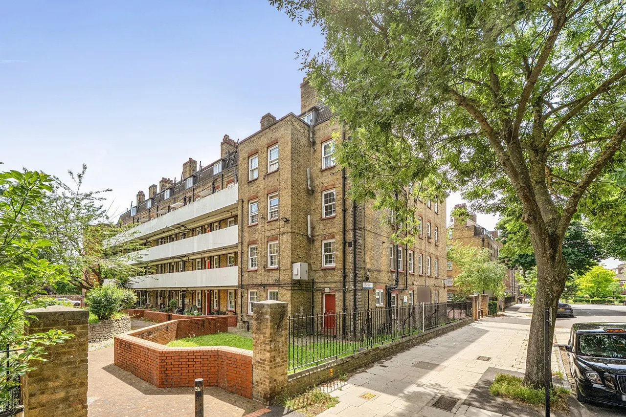 2 bed flat for sale — Doddington Grove, SE17