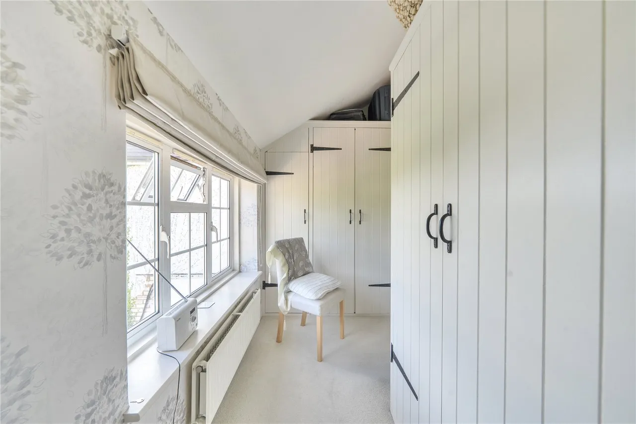 Warren Corner, Ewshot, Farnham, Hampshire, GU10 5AT, photo 11