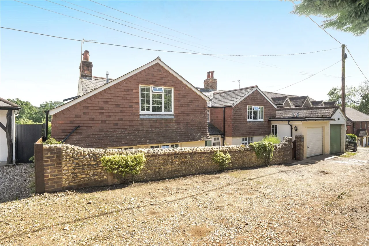 Warren Corner, Ewshot, Farnham, Hampshire, GU10 5AT, photo 17