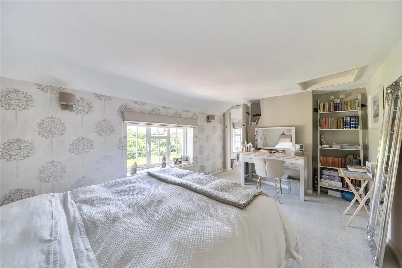 Warren Corner, Ewshot, Farnham, Hampshire, GU10 5AT, photo 10