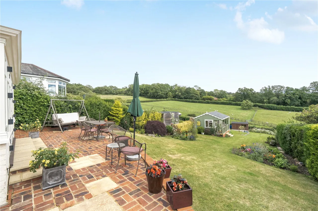 Warren Corner, Ewshot, Farnham, Hampshire, GU10 5AT, photo 15