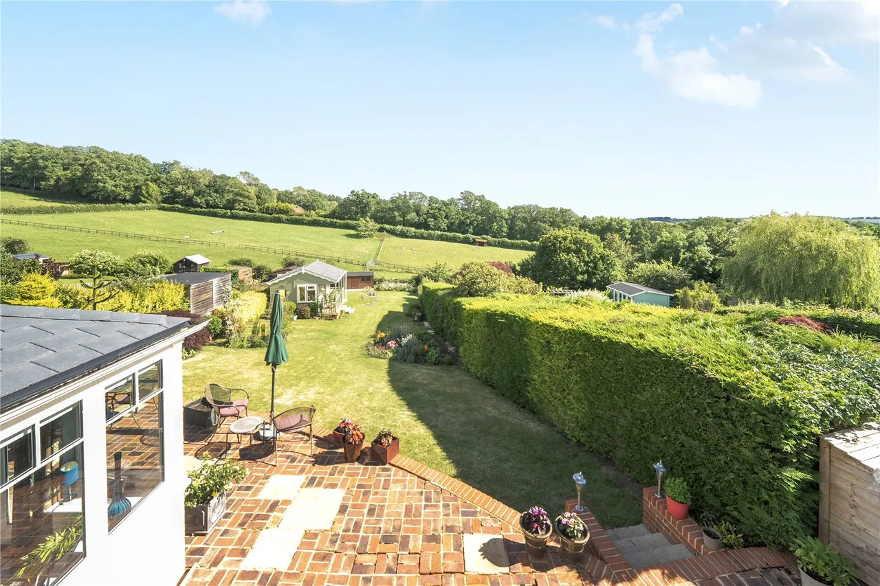Warren Corner, Ewshot, Farnham, Hampshire, GU10 5AT, photo 2