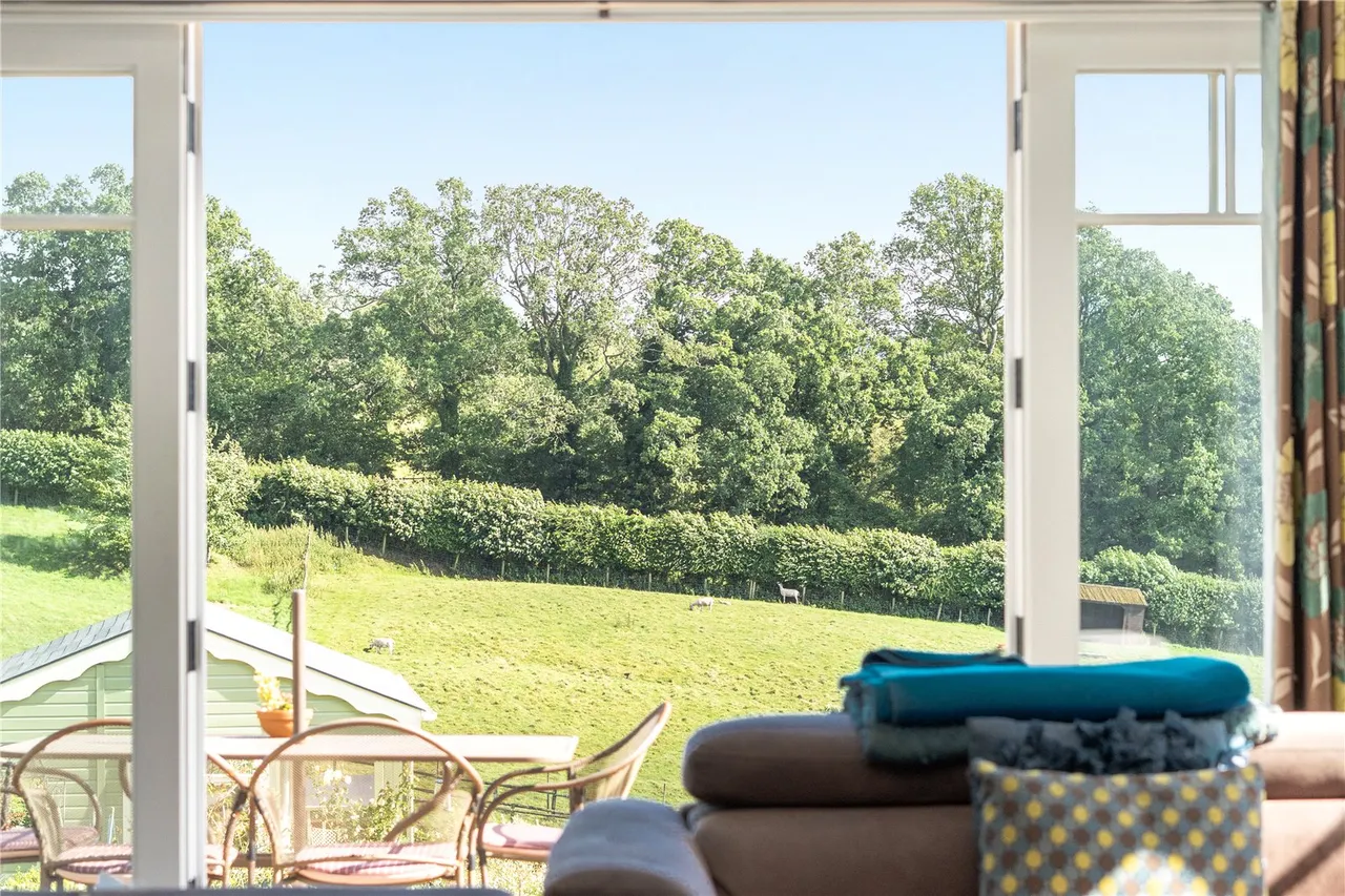 Warren Corner, Ewshot, Farnham, Hampshire, GU10 5AT, photo 8