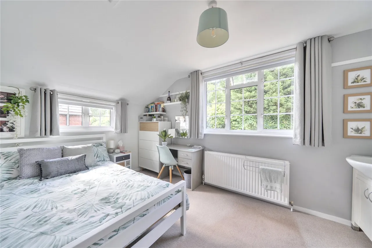 Warren Corner, Ewshot, Farnham, Hampshire, GU10 5AT, photo 14