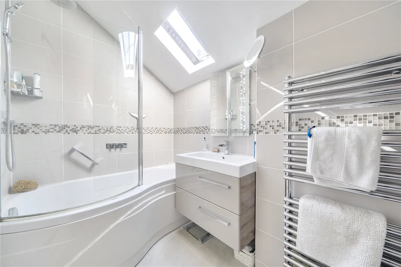 Warren Corner, Ewshot, Farnham, Hampshire, GU10 5AT, photo 12