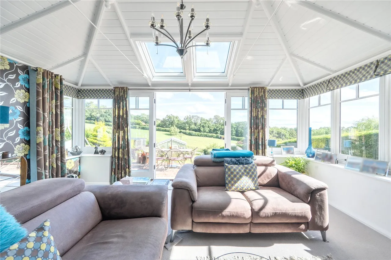 Warren Corner, Ewshot, Farnham, Hampshire, GU10 5AT, photo 4