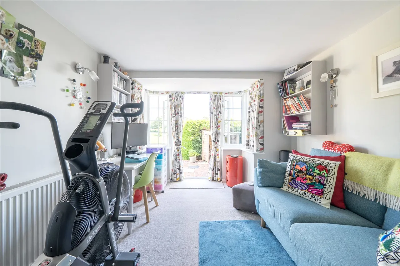 Warren Corner, Ewshot, Farnham, Hampshire, GU10 5AT, photo 7