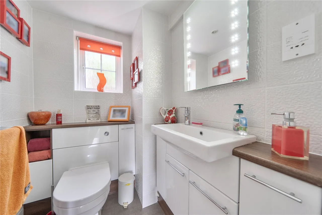 Warren Corner, Ewshot, Farnham, Hampshire, GU10 5AT, photo 9