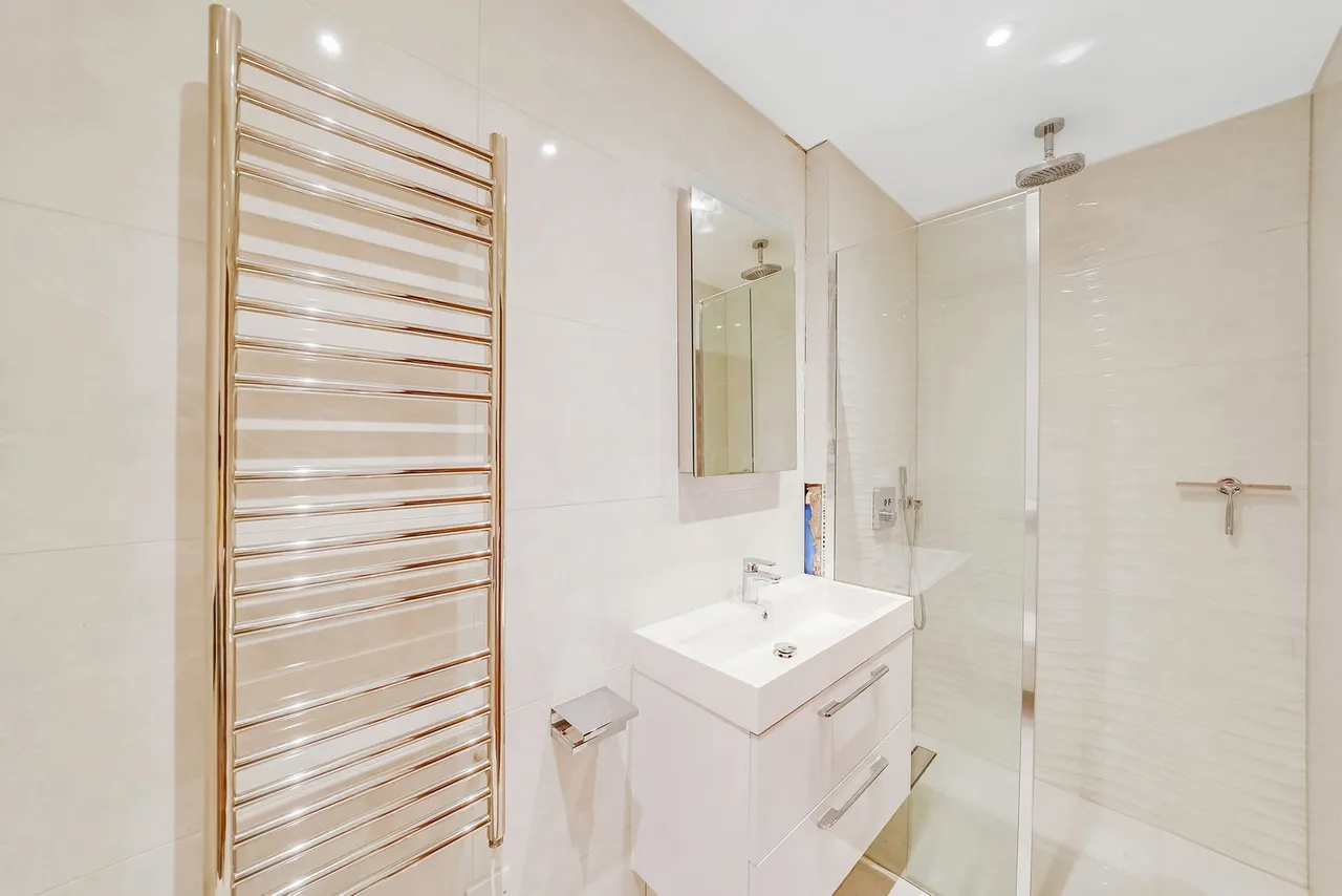 Magnolia Heights, Manor Road, Chigwell, Essex IG7, photo 8