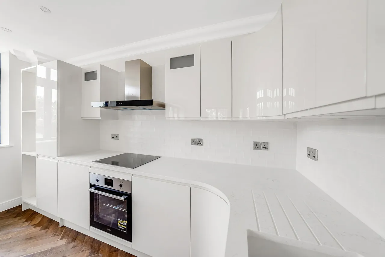 Magnolia Heights, Manor Road, Chigwell, Essex IG7, photo 6