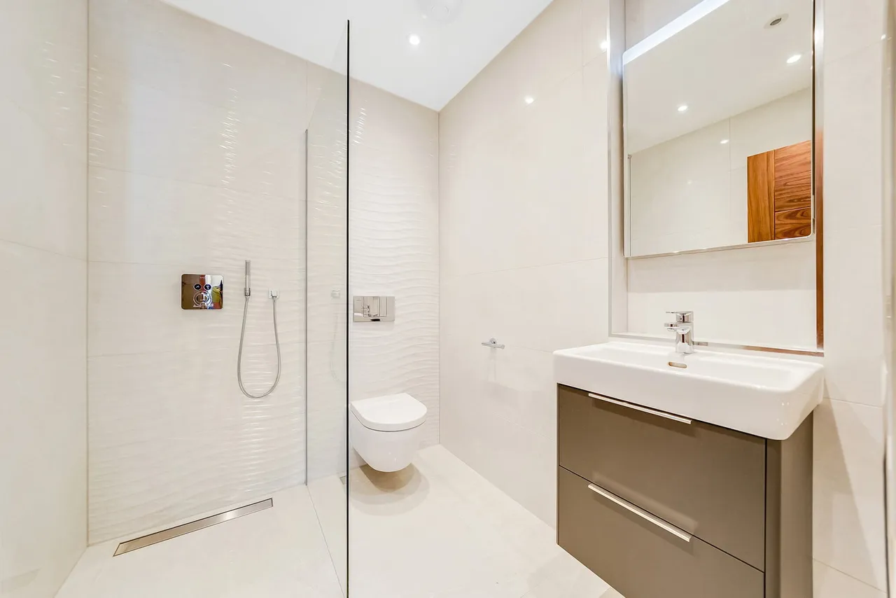Magnolia Heights, Manor Road, Chigwell, Essex IG7, photo 12