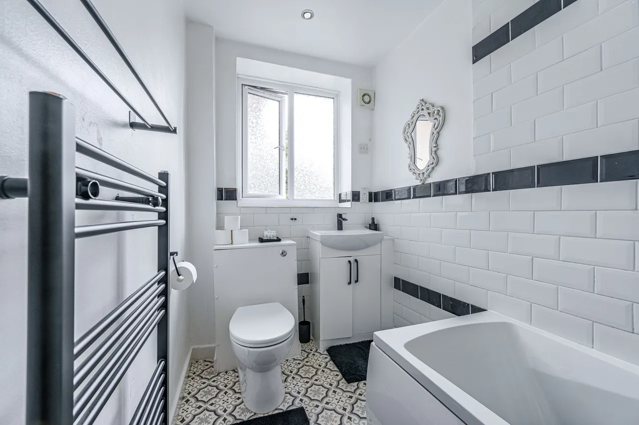 61 Robins Court, Chinbrook Road, London, photo 7