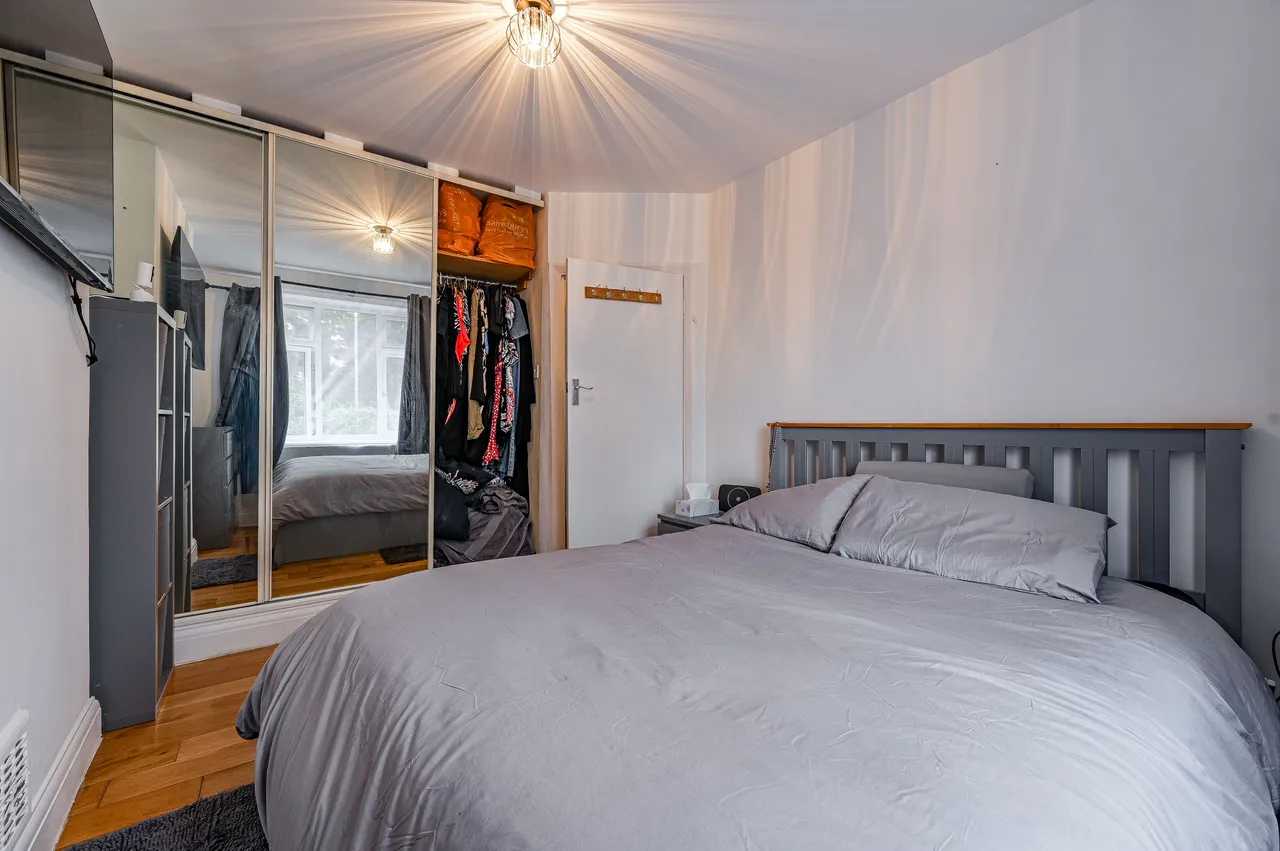 61 Robins Court, Chinbrook Road, London, photo 11