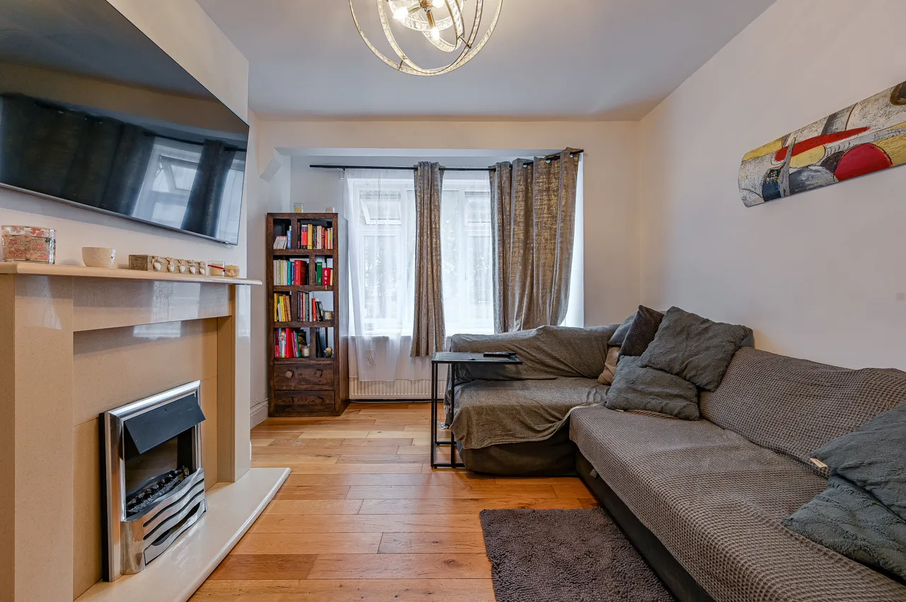 61 Robins Court, Chinbrook Road, London, photo 10