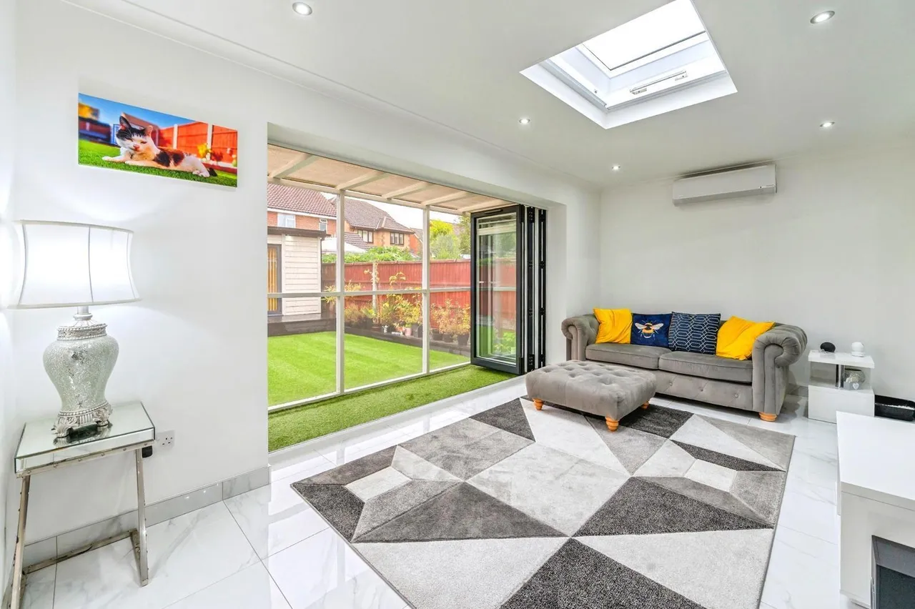 Southend Road, STANFORD-LE-HOPE, Essex, SS17, photo 20