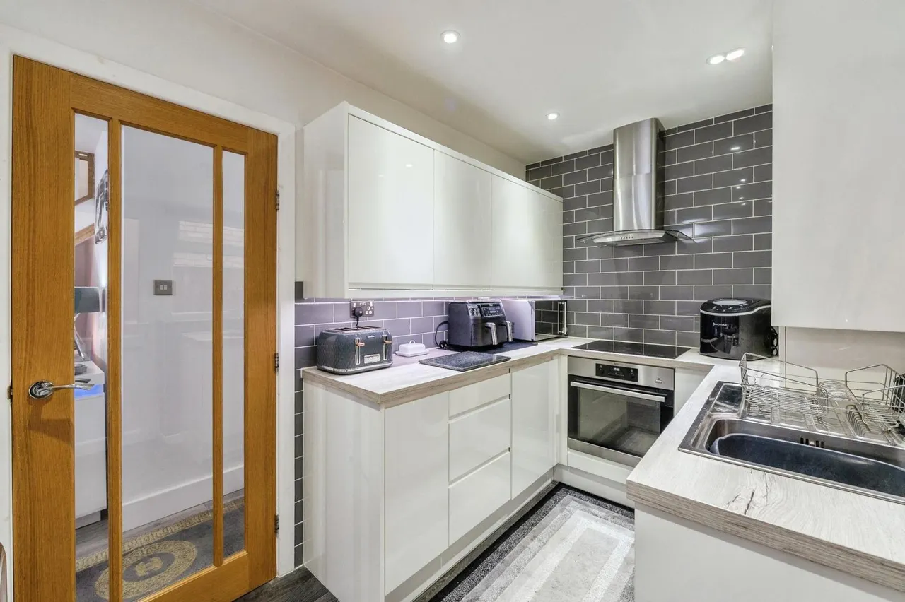 Southend Road, STANFORD-LE-HOPE, Essex, SS17, photo 2