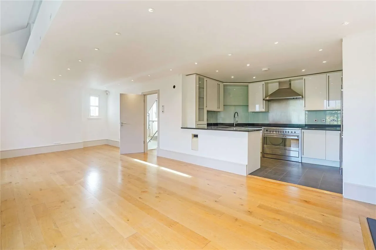 Downside Crescent, London, NW3, photo 4
