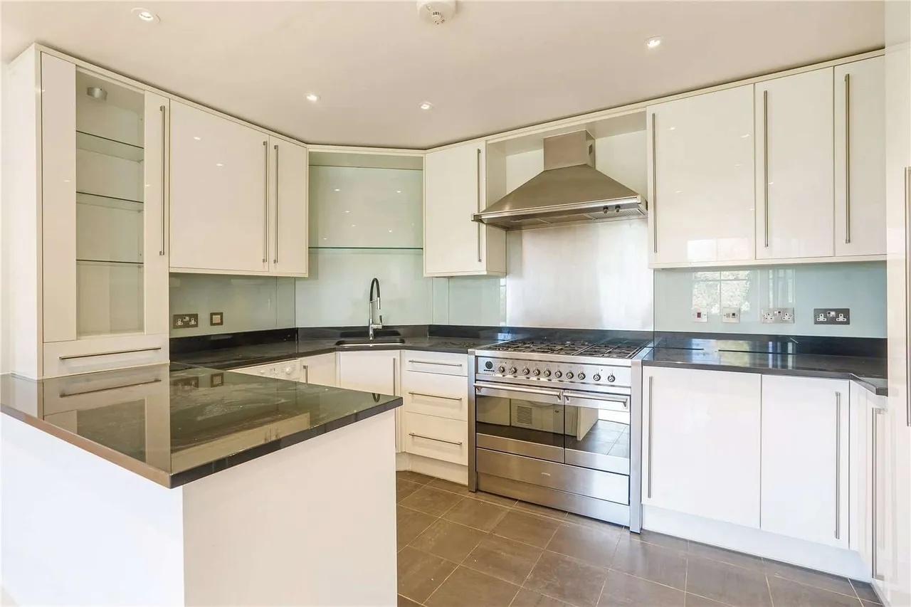 Downside Crescent, London, NW3, photo 7