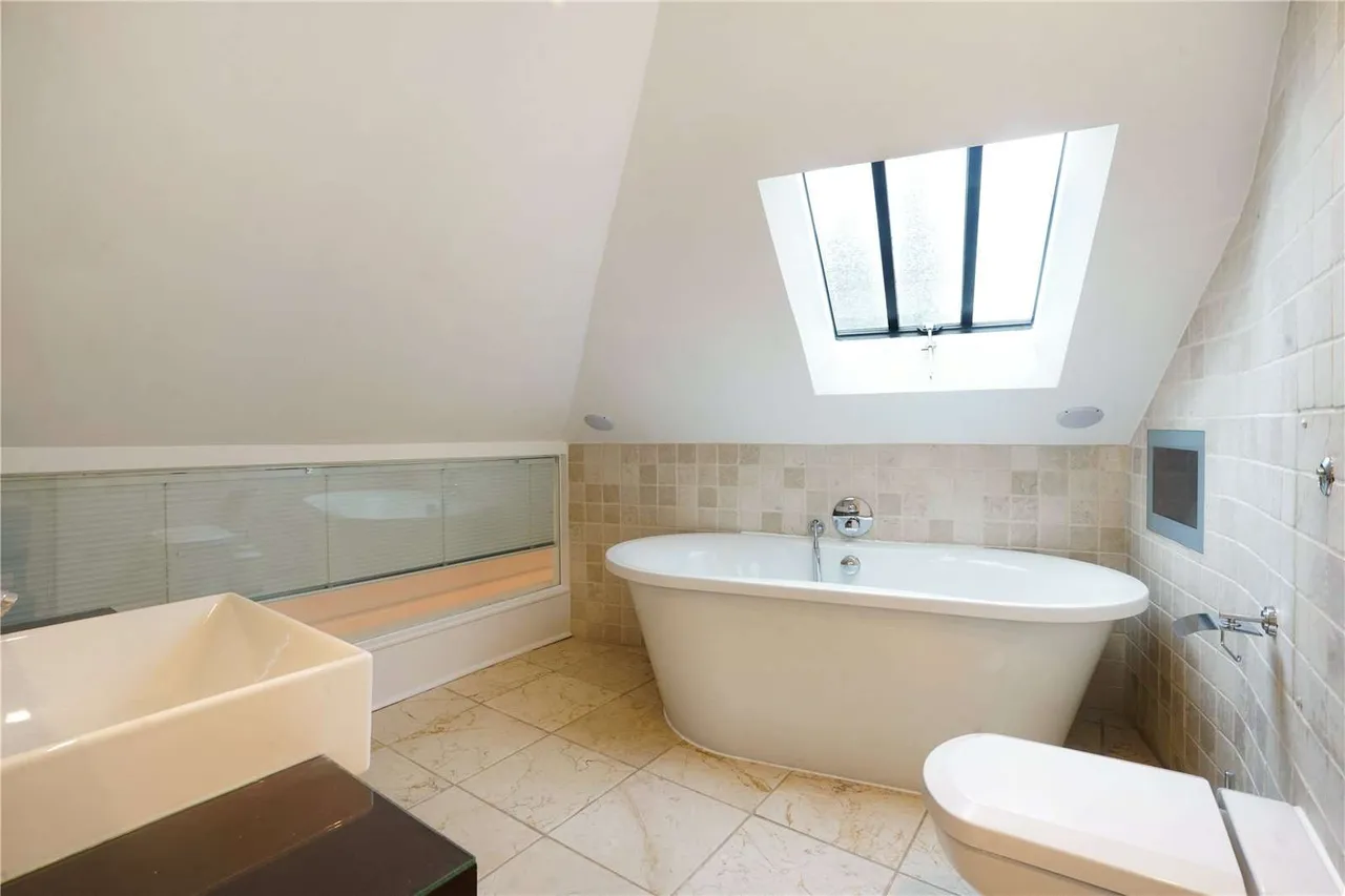 Downside Crescent, London, NW3, photo 9