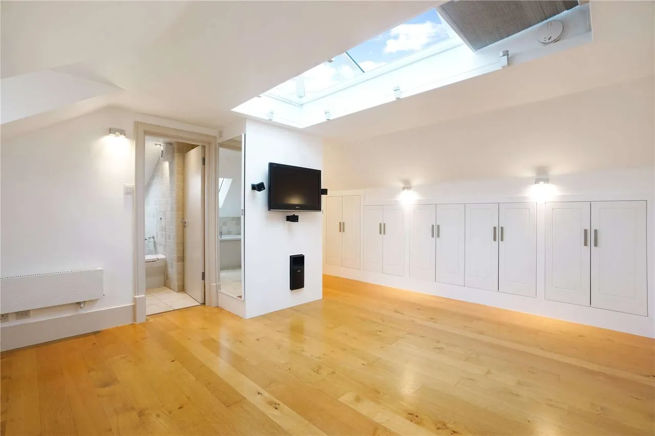 Downside Crescent, London, NW3, photo 8