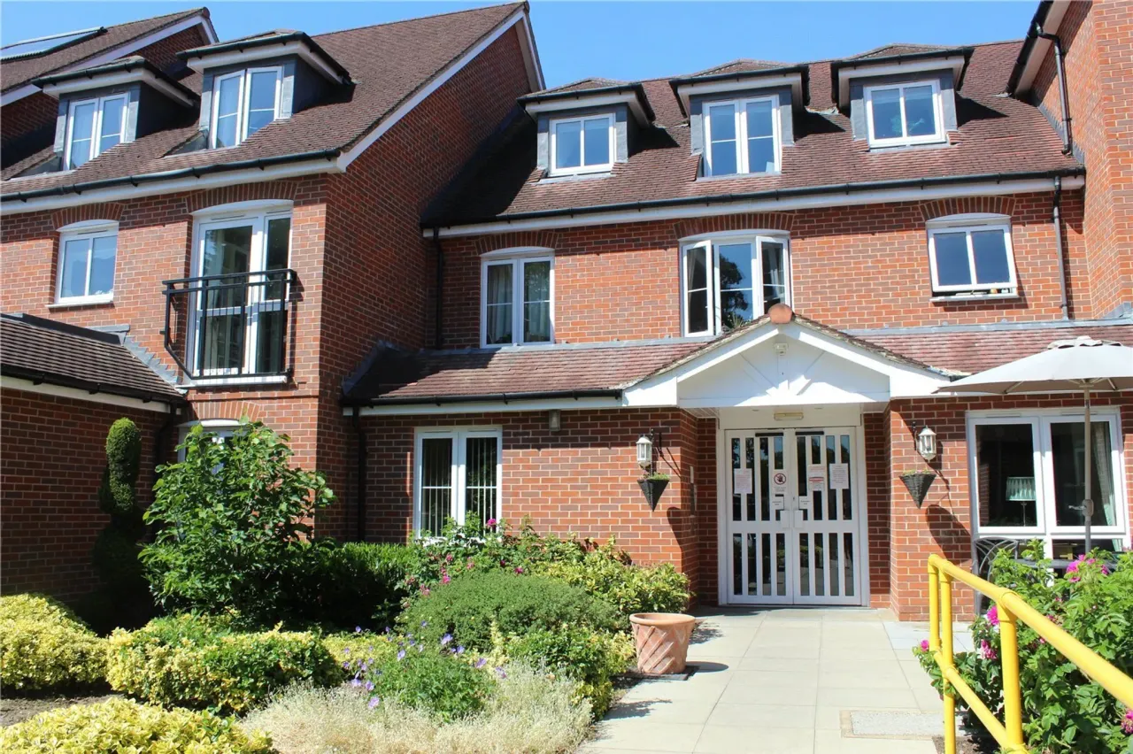 1 bed property for sale — Oyster Lane, Byfleet, West Byfleet, S...