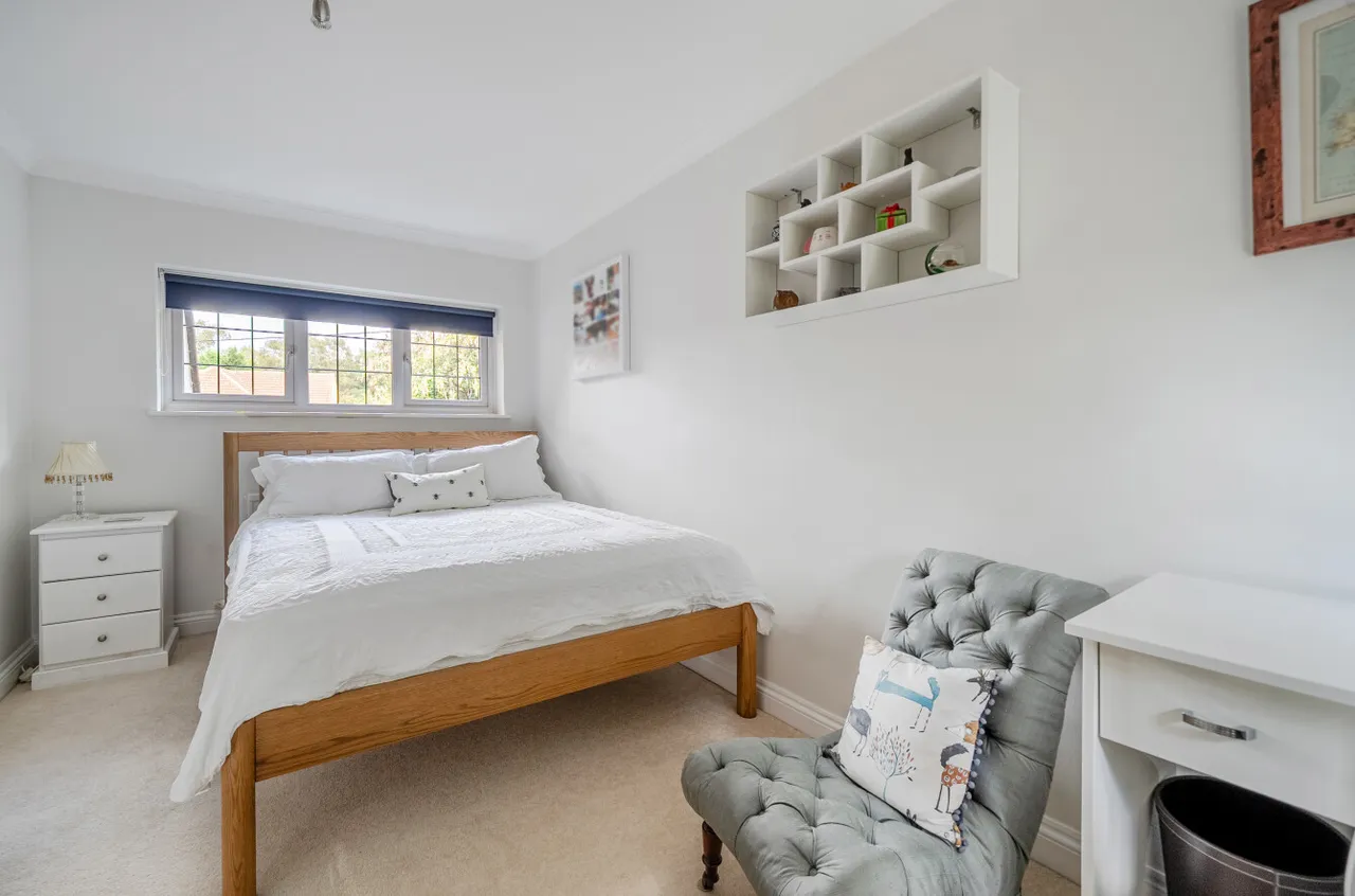 Brackendale Close, Camberley, GU15, photo 11