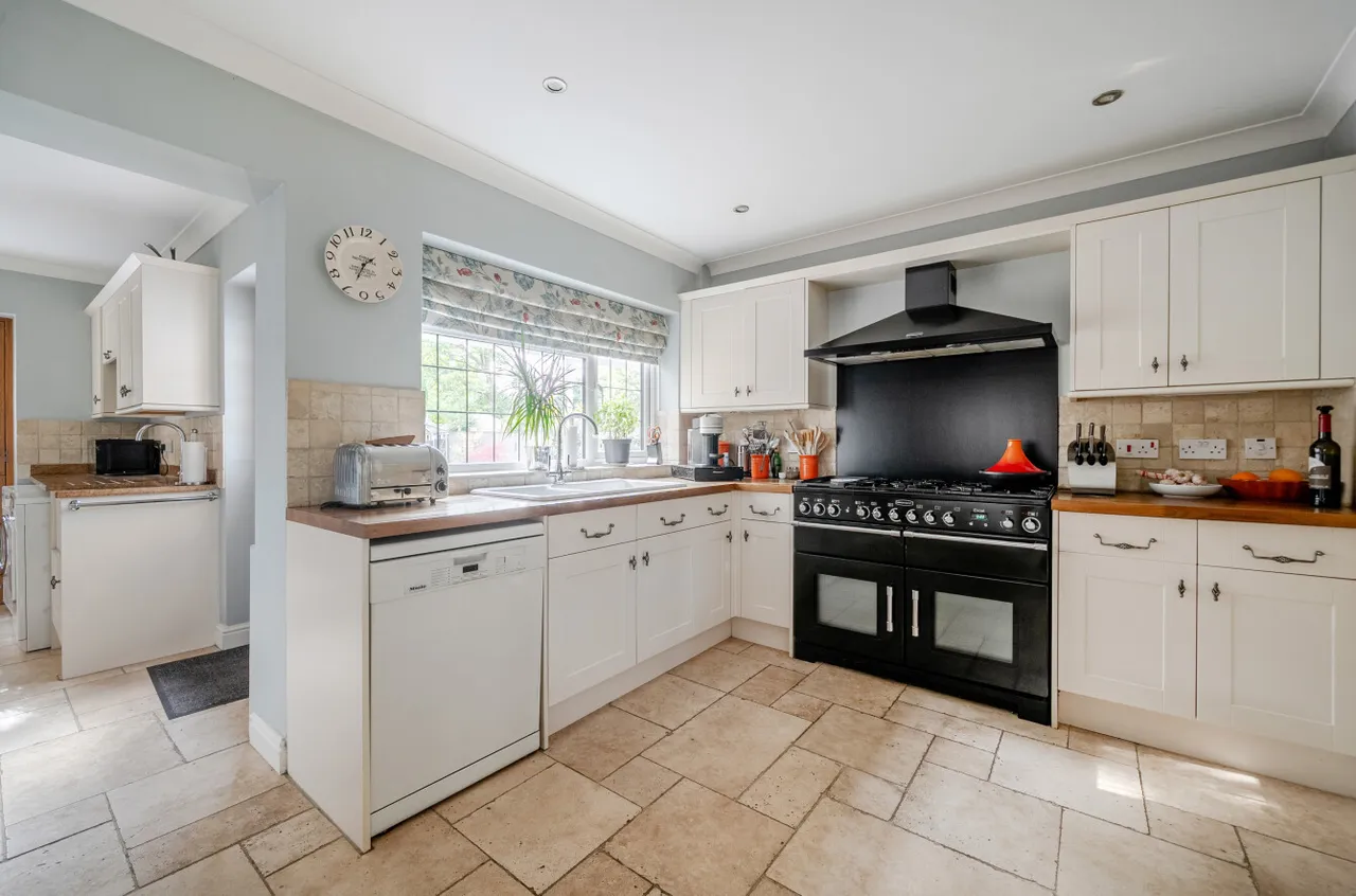 Brackendale Close, Camberley, GU15, photo 17