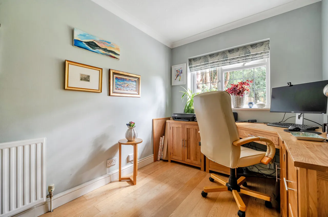 Brackendale Close, Camberley, GU15, photo 14