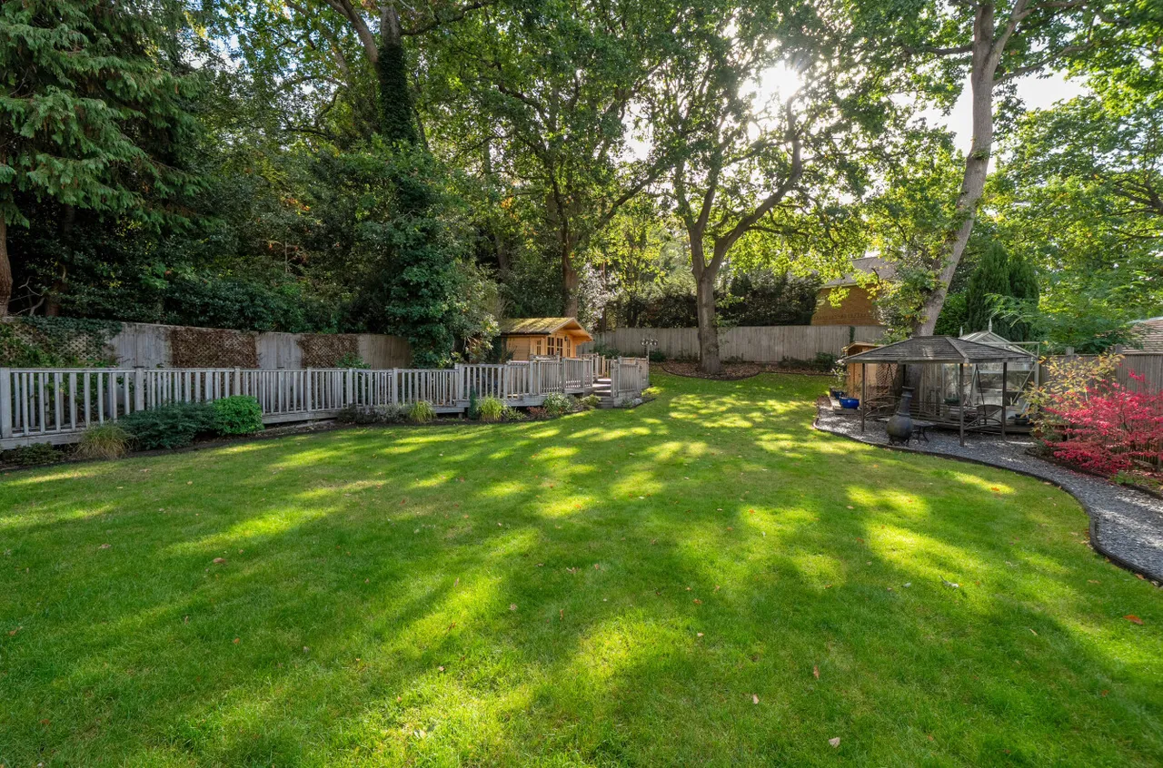 Brackendale Close, Camberley, GU15, photo 4