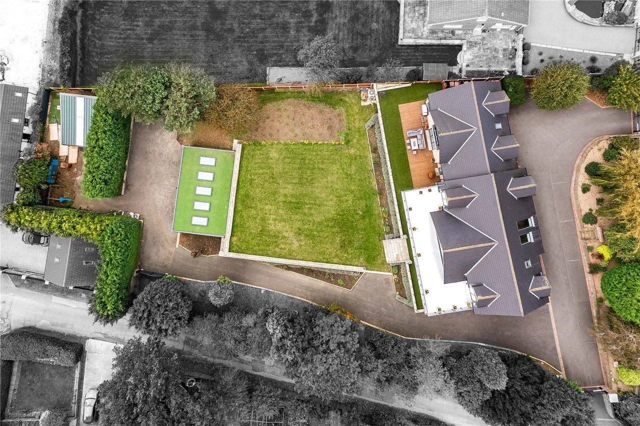5 bed house for sale, Batley Road, Kirkhamgate, WF2