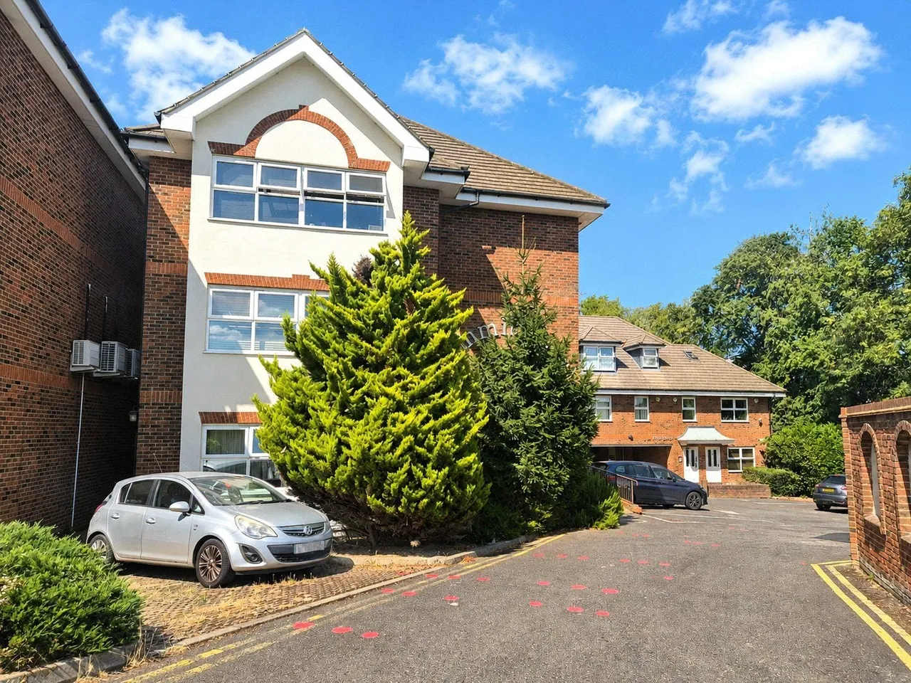 2 bed flat to rent, Moon Lane, High Barnet, EN5