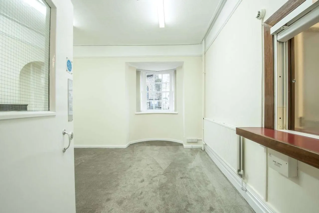 St. Peters Street, Carmarthen, Carmarthenshire, SA31 1LN, photo 9