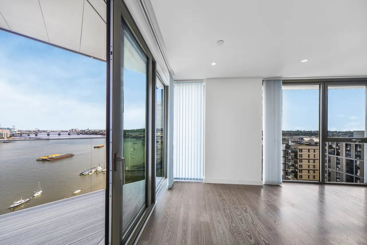 Pilot Walk, 1 The Lighterman, Greenwich Peninsula, London, SE10, photo 2