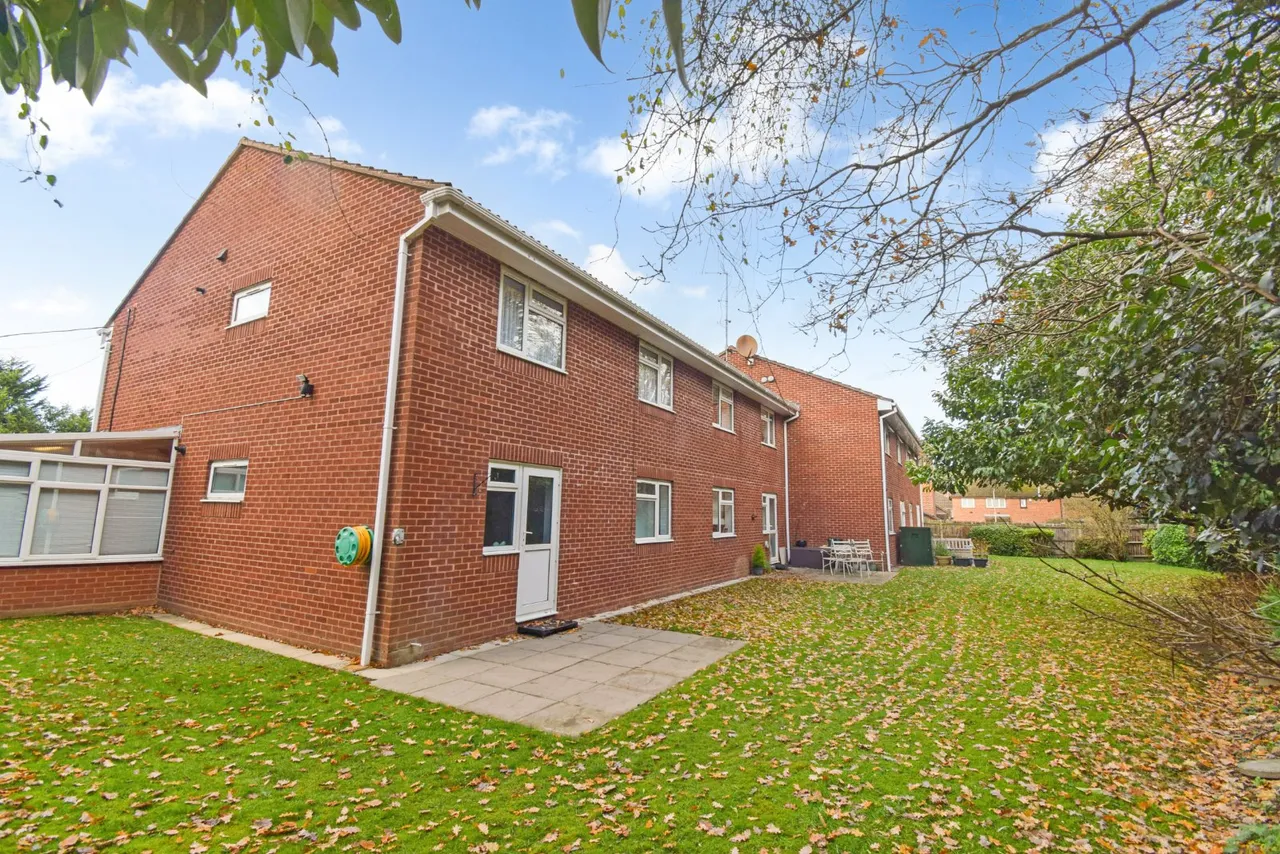 Guardian Court, Langtons Meadow, SL2, photo 8