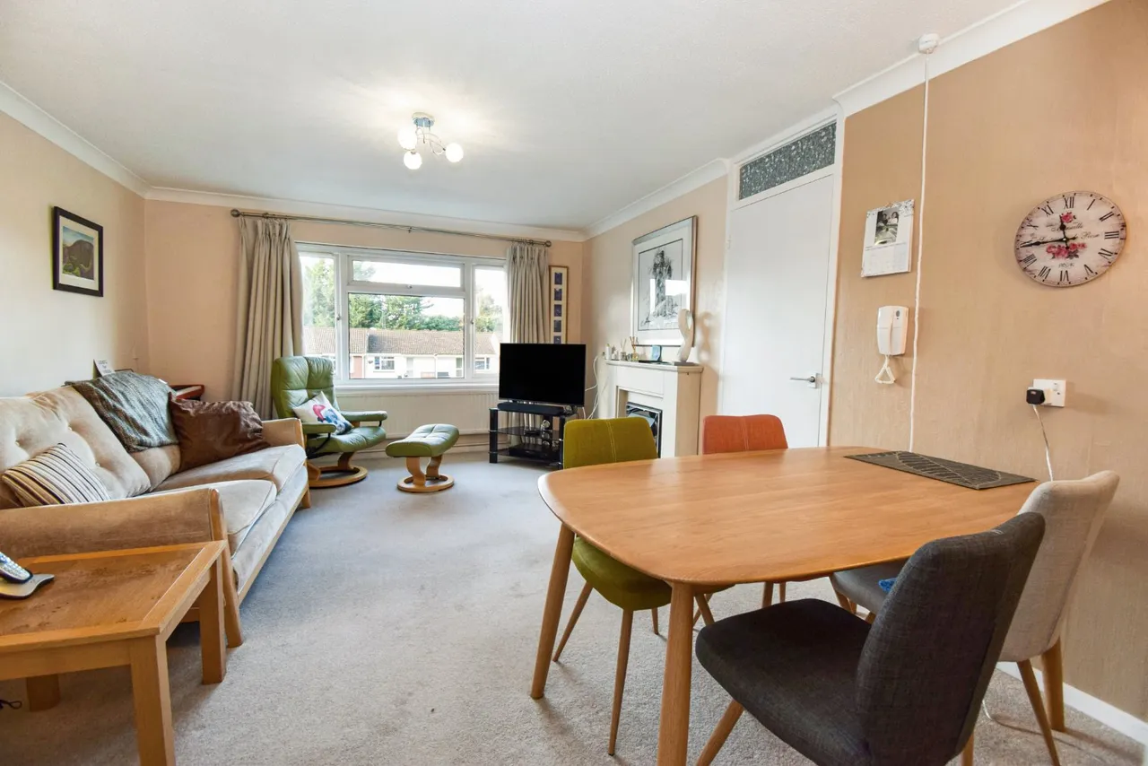 Guardian Court, Langtons Meadow, SL2, photo 2