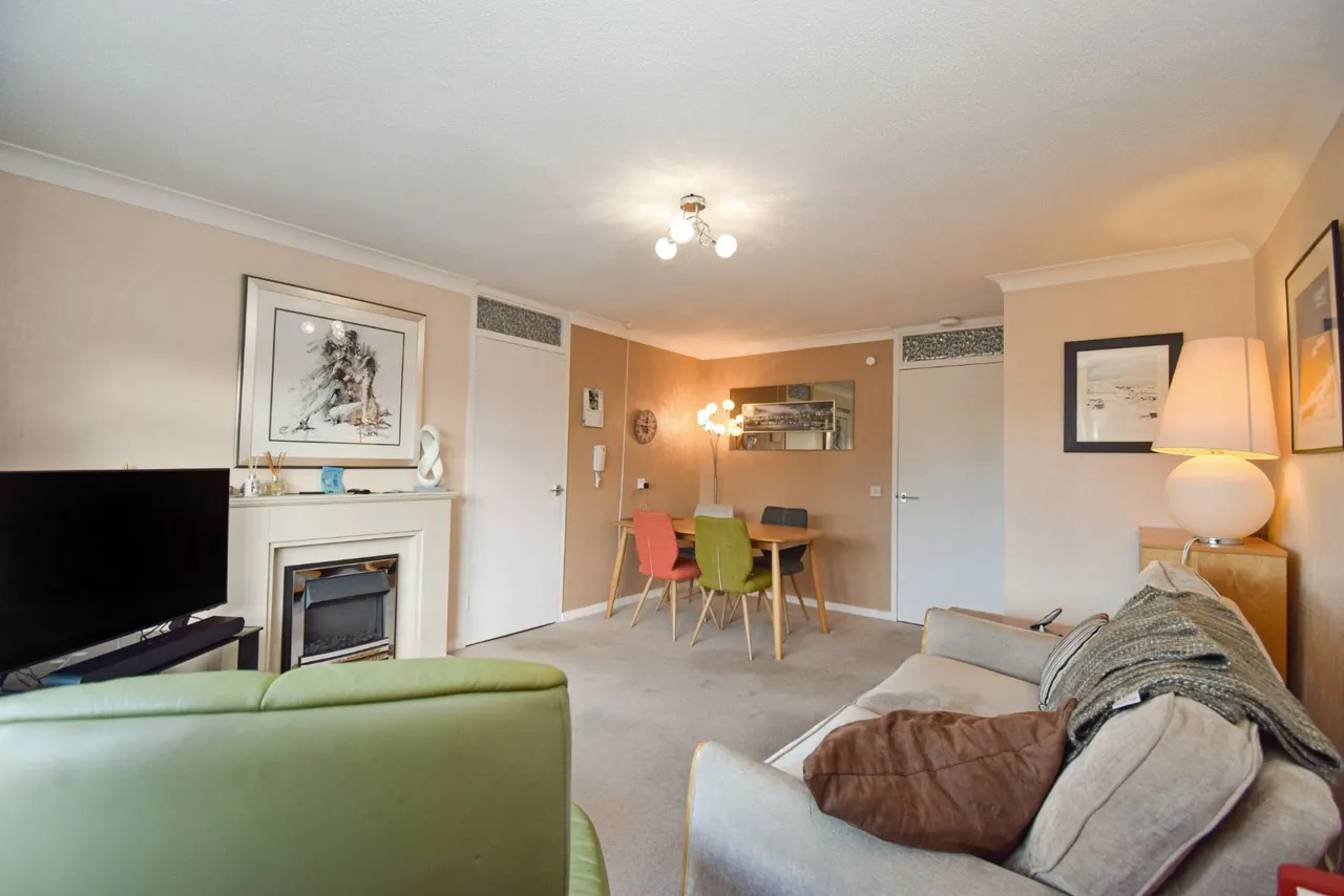 Guardian Court, Langtons Meadow, SL2, photo 7