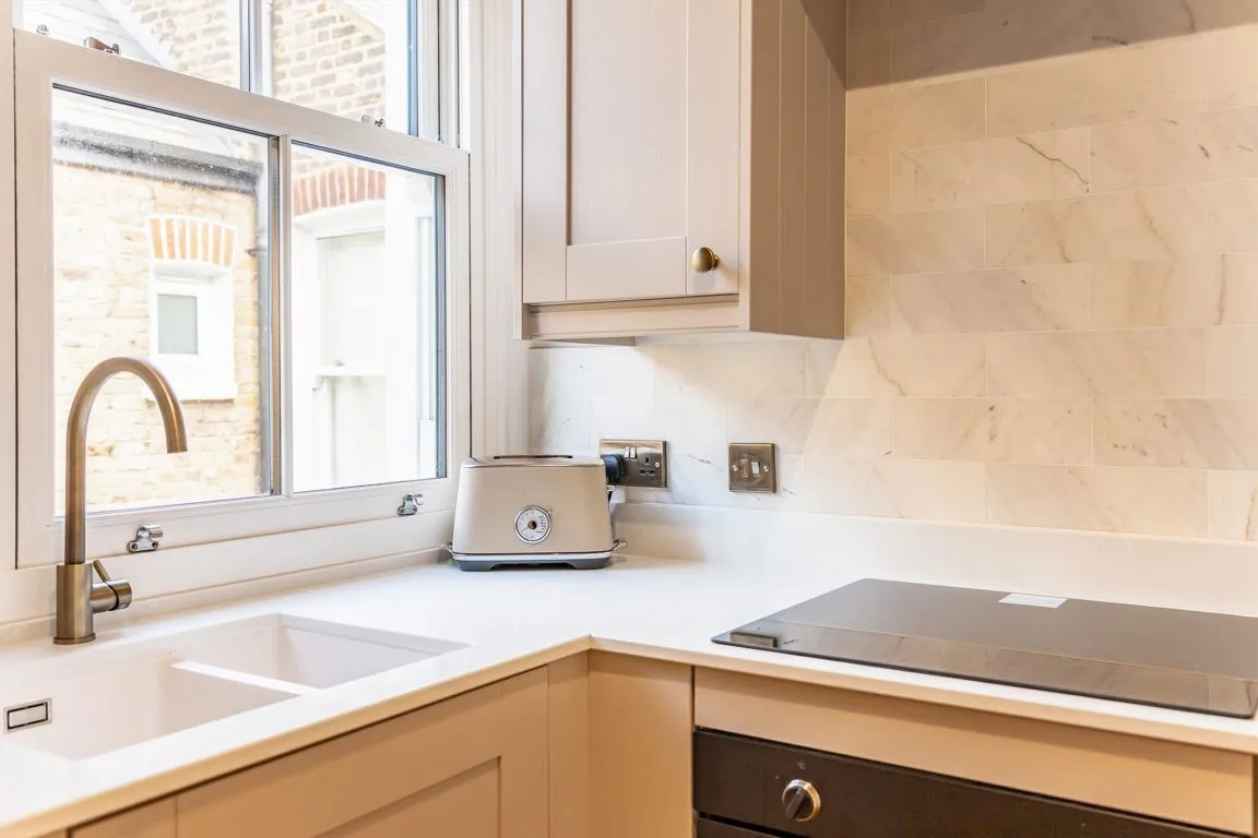 Salford Road, SW2, photo 4
